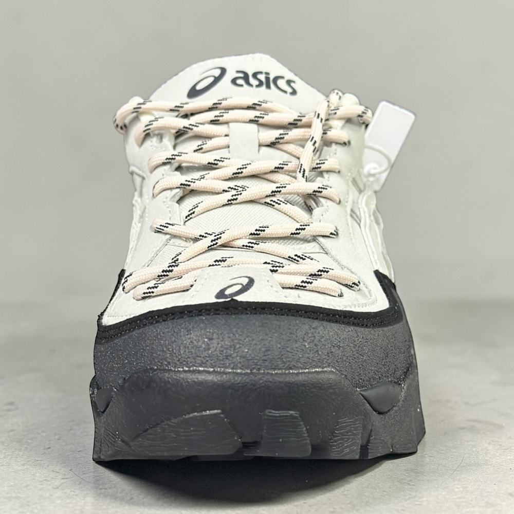 Asics GEL-PICKAX • White Black