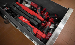 Аккумуляторный светодиодный фонарь Milwaukee с изменяемым углом наклона M18 ABL-0 4933498147