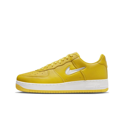 alt="Nike Air Force 1 Low Retro Color of the Month White Dark Green FD7039-101 белые с зеленым Swoosh вид сбоку на белом фоне"