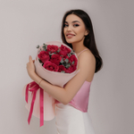 9 розовых роз