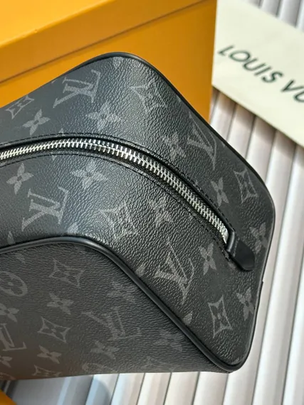 Несессер Louis Vuitton Locker Dopp Kit
