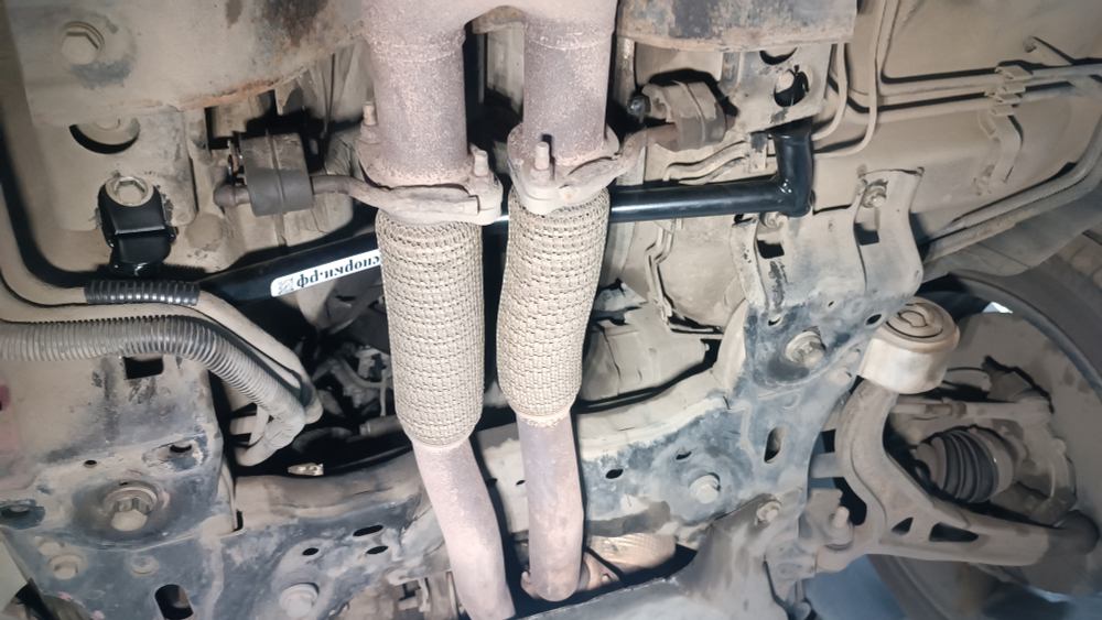 Распорка передняя нижняя под двойной выхлоп Ford Explorer 5 (ПОД ЗАКАЗ)