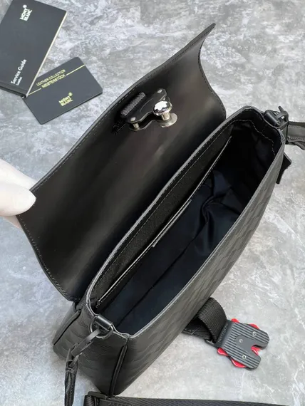 Сумка ENVELOPE MONTBLANC EXTREME 3.0 C ПРЯЖКОЙ LOCK 4810 В ВИДЕ БУКВЫ М