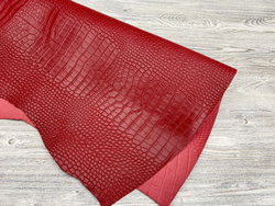 Красная кожа Capra Crocco Red натуральная текстура