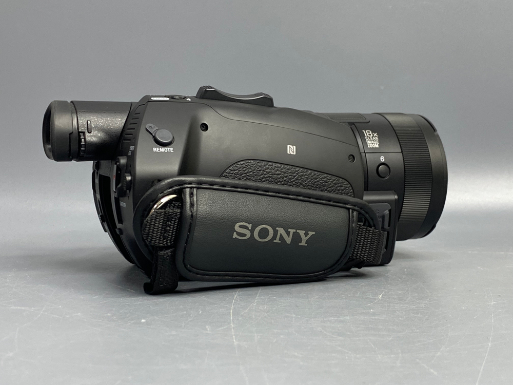 Sony FDR-AX700
