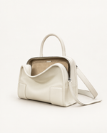 Сумка LOEWE Amazona 180 Small, белый цвет
