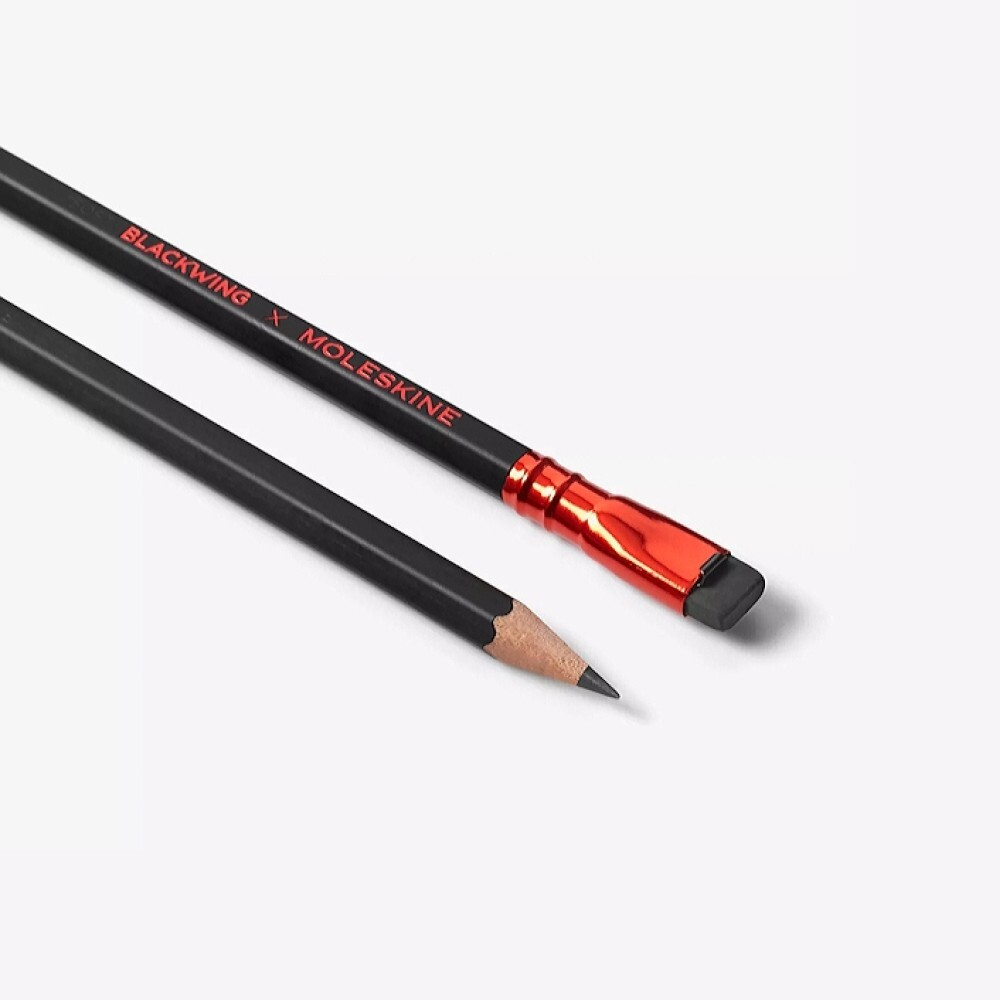 Набор карандашей SOFT Blackwing x Moleskine (EWBKWSU01F12SET) черный ластик, красный зажим, 12 шт. в футляре