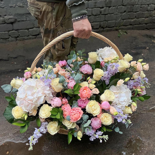 Корзина " Цветочный оазис"