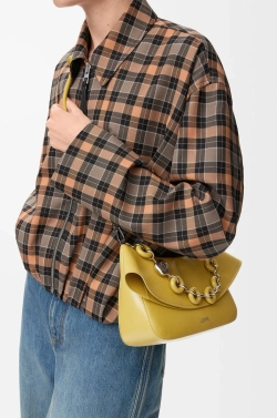 Loewe Средняя сумка Ola из гладкой телячьей кожи, желтый