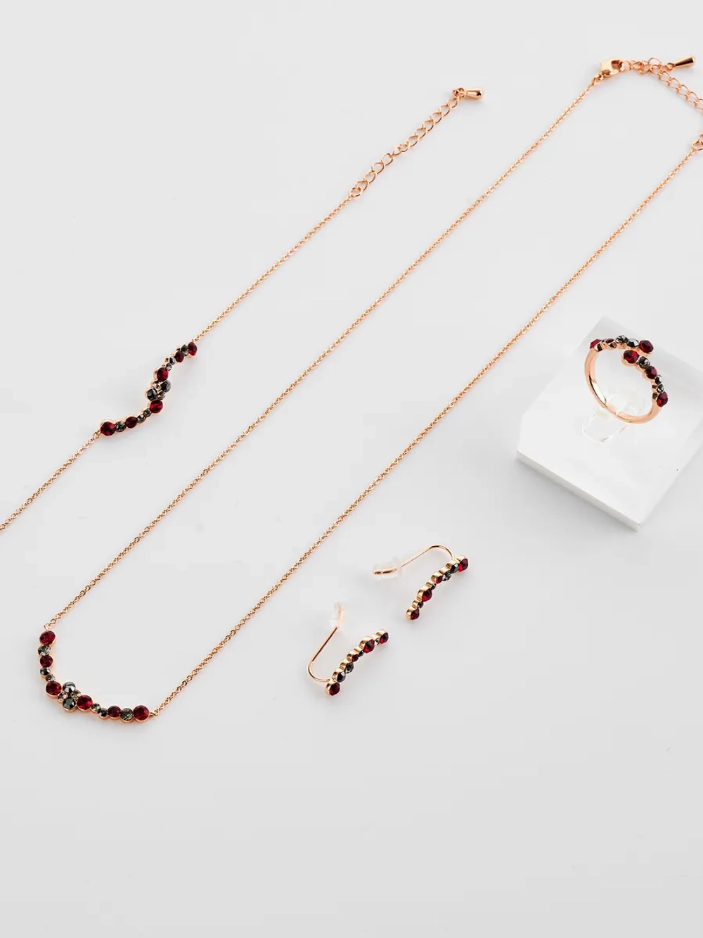 Браслет Млечный путь с красными кристаллами Swarovski