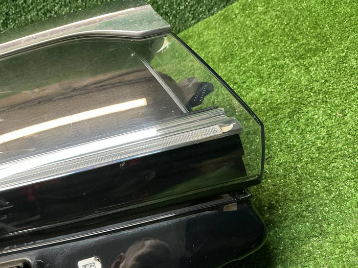 Фара правая VW Touareg 3 (2018-2023) LED