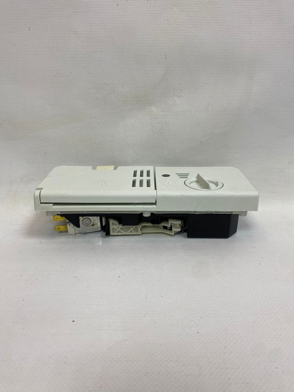 ADG110A+ ктпд22 Дозатор моющих средств для посудомоечных машин Whirlpool 480140101068 б/у