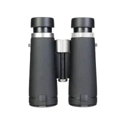 Бинокль Levenhuk Nitro ED 8x42 вид со спины с закрытыми крышками окуляров