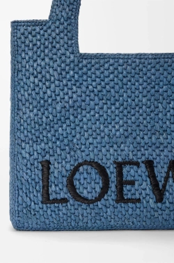 Loewe Средняя сумка-тоут LOEWE Font из рафии, светло-голубой