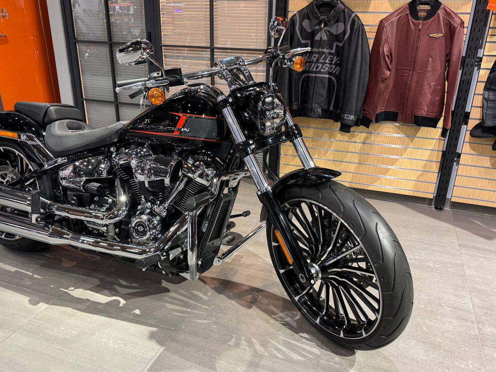 Harley-Davidson BREAKOUT 117 Vivid Black 2023мг