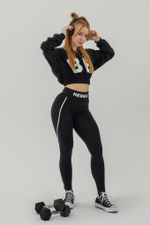 УКОРОЧЕННАЯ ТОЛСТОВКА TRAINING CROPPED HOODIE MUSCLE MOMMY 619 ЧЕРНАЯ