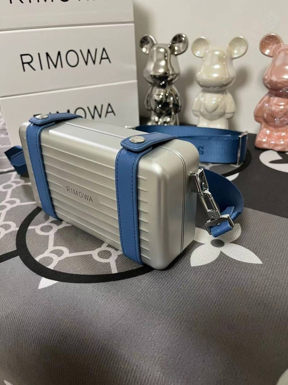 Сумка через плечо Rimowa