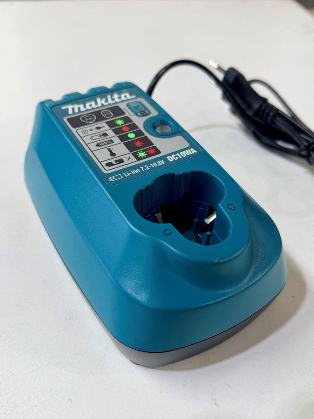 Зарядное устройство Макита DC10WA