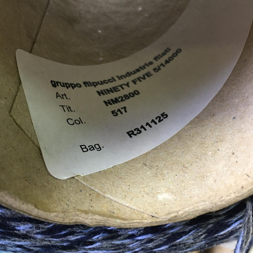 Ninetyfive - Filpucci; 95% кашемир, 5% меринос; 280м/100гр; col.517 5 нитей: 1 голубая; 2 серых; 2 темно-синих; Есть бобинка: 265, 304 гр.S705