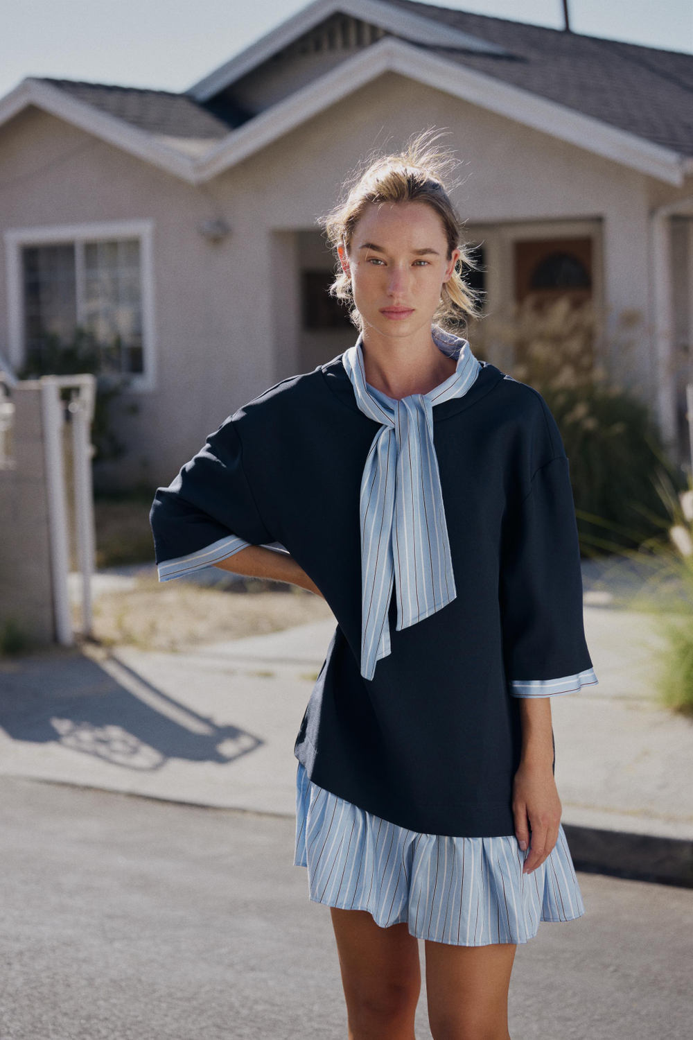 КОРОТКОЕ ПЛАТЬЕ С БАНТОМ И КОМБИНИРОВАННЫМИ ТКАНЯМИ — ZARA