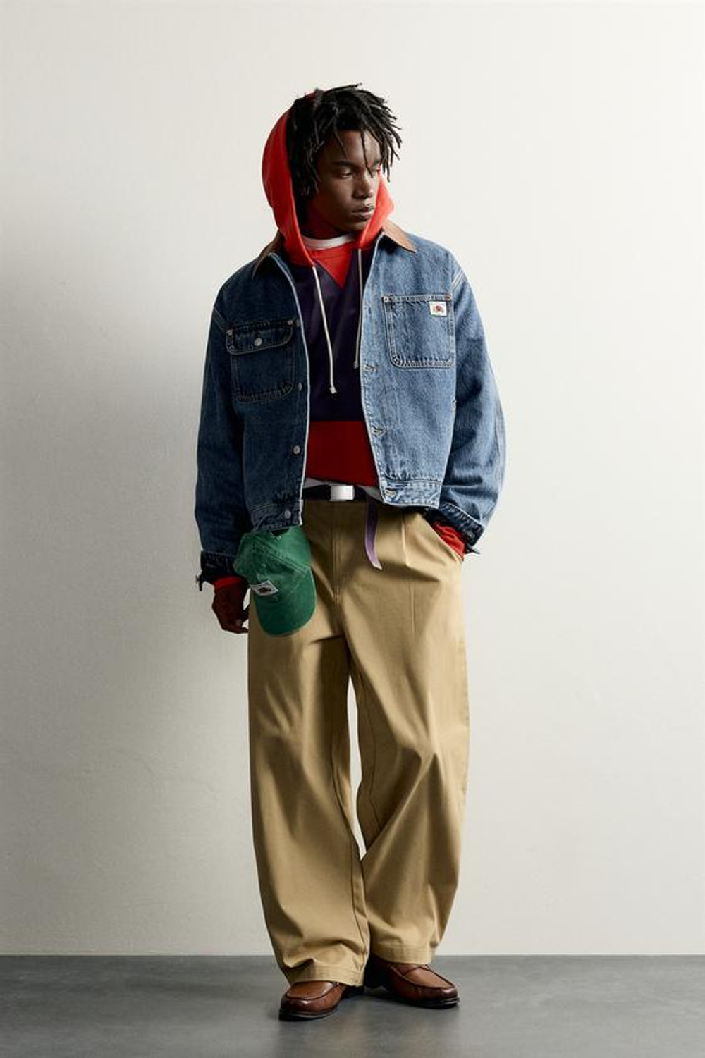 ZARA - FRUIT OF THE LOOM™ ДЖИНСОВАЯ КУРТКА С КОНТРАСТНЫМИ НАШИВКАМИ, ВЫЦВЕТШИЙ СИНИЙ