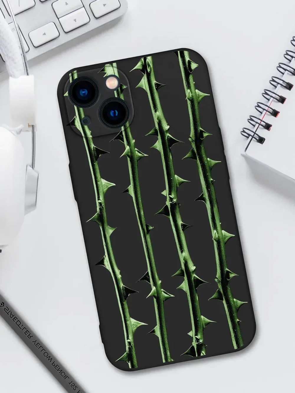 Чехлы на iPhone 13 с принтом