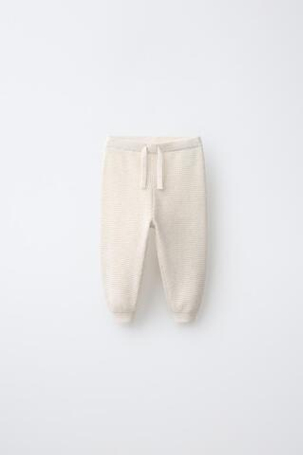 ZARA БРЮКИ-ДЖОГГЕРЫ ИЗ РИФЛЕНОЙ ТКАНИ, СВЕТЛО-БЕЖЕВЫЙ