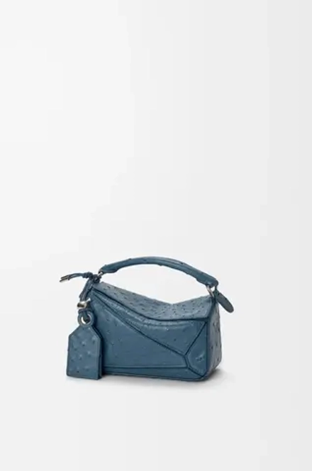 Loewe Сумка-мини Puzzle Featherlight из страусиной кожи, синий