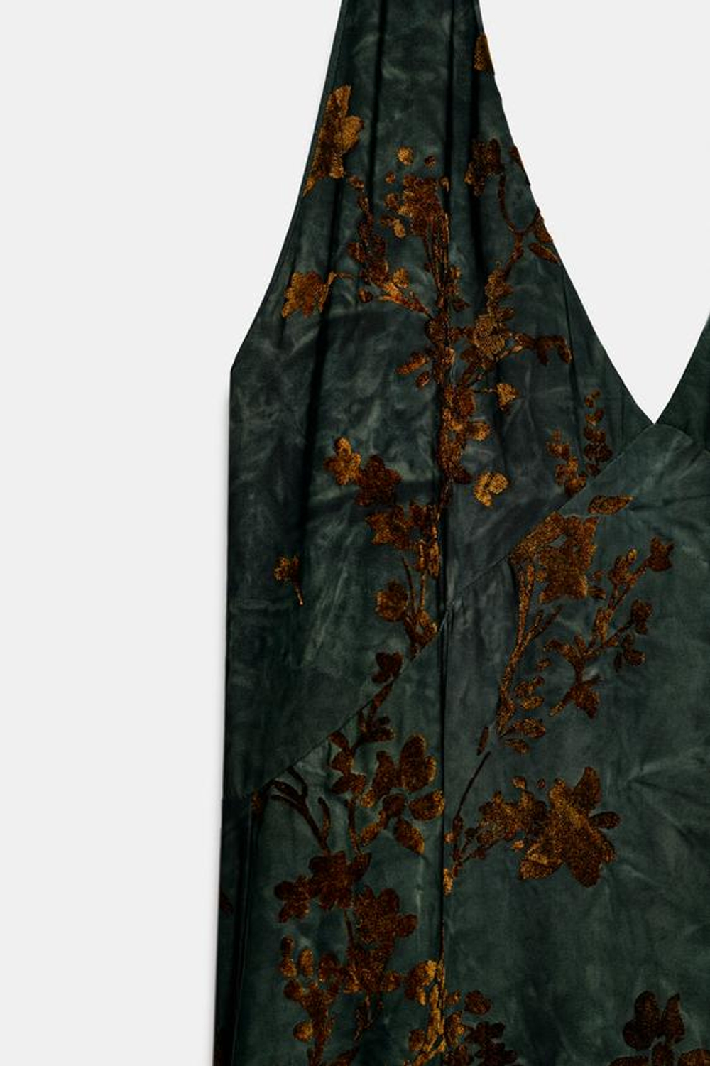 ZARA ДЛИННОЕ ПЛАТЬЕ С ГОРЛОВИНОЙ ХАЛТЕР И БАРХАТИСТЫМ УЗОРОМ, НЕФТЯНОЙ