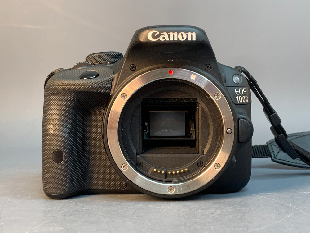 Canon 100D Kit 18-55mm 3.5-5.6 IS STM 5.000 кадров