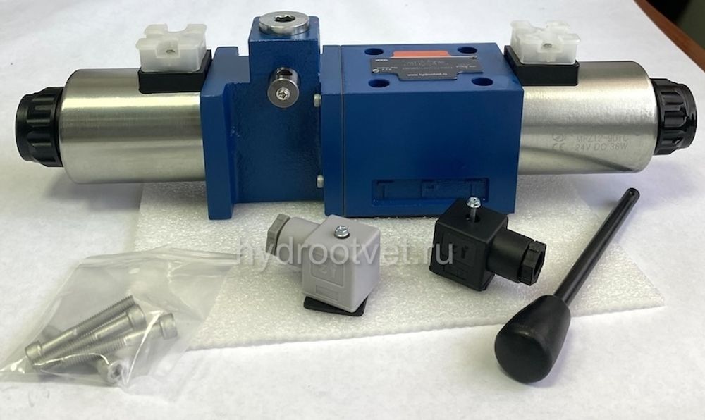 4WEMM10Q3X/CG24N9Z4 - Гидрораспределитель золотниковый Ду10 с электрическим и ручным управлением от рычага, схема Q (84), электроуправление G24, возврат - пружинный