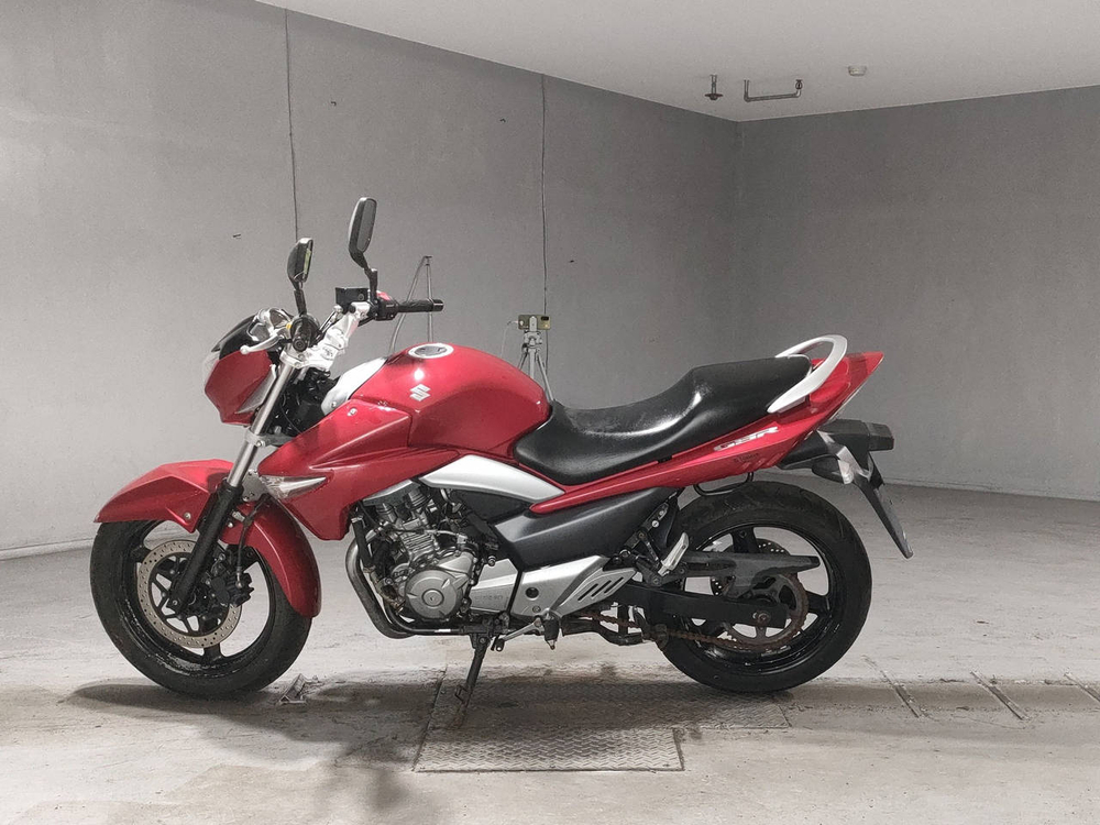 Suzuki GSR250	2015