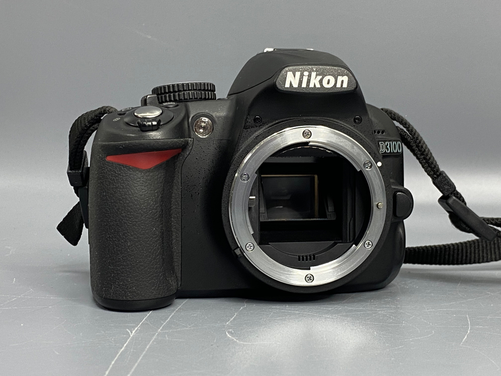 Nikon D3100 kit 18-55 mm 3.700 кадров