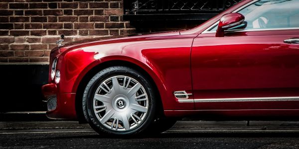 Опубликован перечень легковых автомобилей средней стоимостью от 10 млн рублей для налогообложения в 2023 году Опубликован перечень легковых автомобилей средней стоимостью от 10 млн рублей для налогообложения в 2023 году