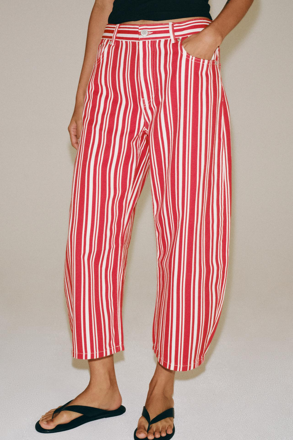 ZARA ДЖИНСЫ-КАПРИ BALLOON В ПОЛОСКУ — ZW COLLECTION, БЕЛЫЙ/КРАСНЫЙ