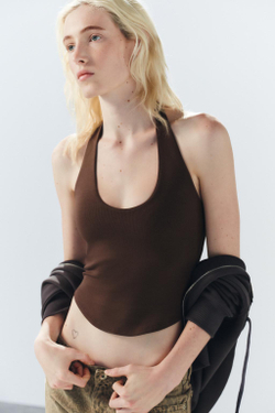 ZARA ТОП С ГОРЛОВИНОЙ ХАЛТЕР И ЗАКРУГЛЕННЫМ НИЗОМ, КОРИЧНЕВЫЙ
