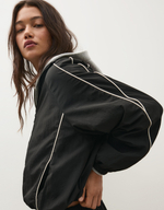 Женская легкая куртка с контрастной отделкой - BERSHKA