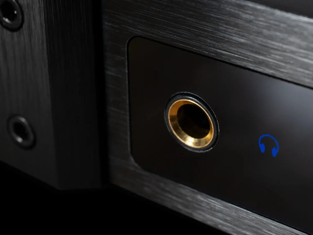 Emotiva XDA-3 Стерео предусилитель
