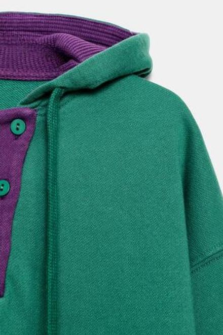 ZARA - FRUIT OF THE LOOM™ КОНТРАСТНАЯ ТОЛСТОВКА С КАПЮШОНОМ, ЗЕЛЕНЫЙ