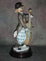 Статуэтка. Полистоун. Клоун с контрабасом. Capodimonte. Италия