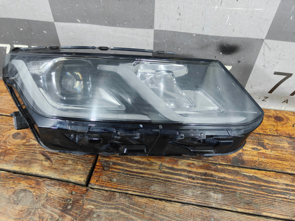 Фара правая LED Geely Coolray 19-нв Б/У Оригинал 7051022400