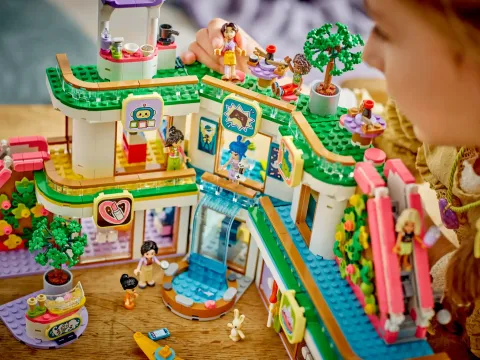 Конструктор LEGO Friends 42604 Торговый центр Хартлейк-Сити