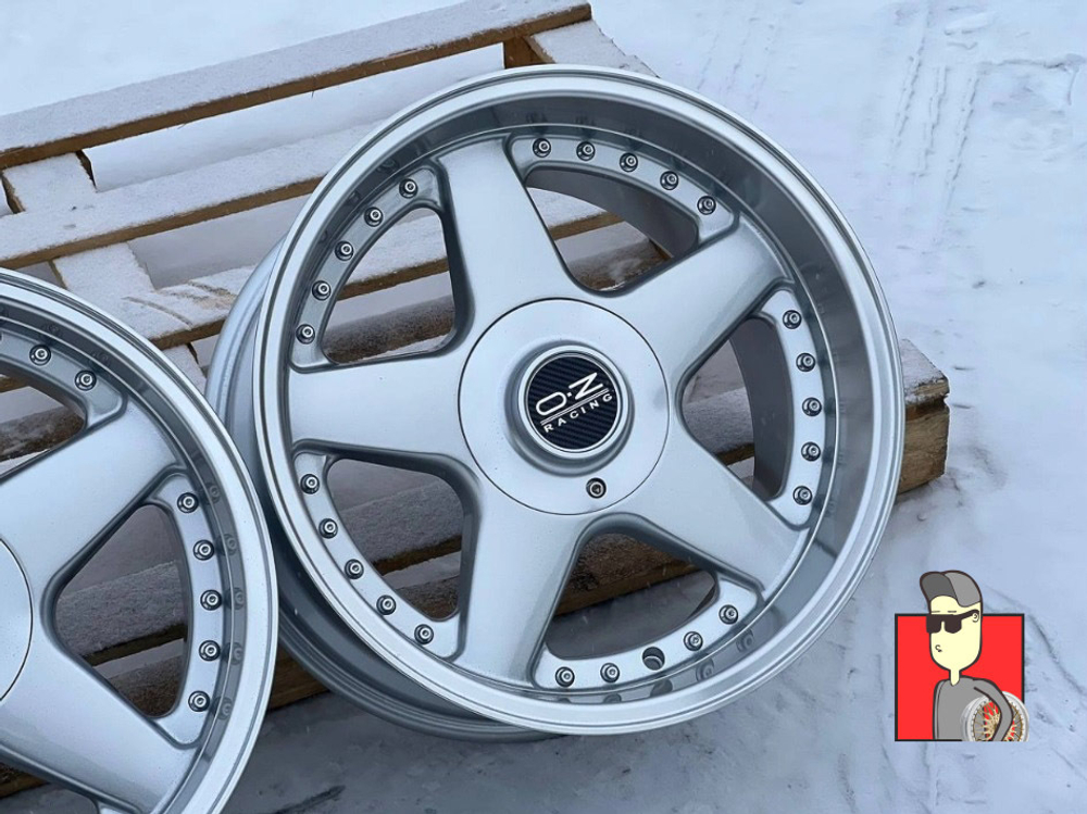 Комплект дисков OZ Racing Futura 17x8.5/9.5 et20/20 5x100/5x114.3
