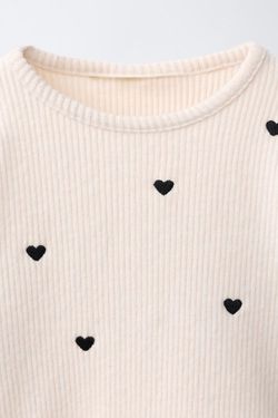 ZARA ФУТБОЛКА SOFT TOUCH С ВЫШИТЫМИ СЕРДЕЧКАМИ, ЭКРЮ МЕЛАНЖ
