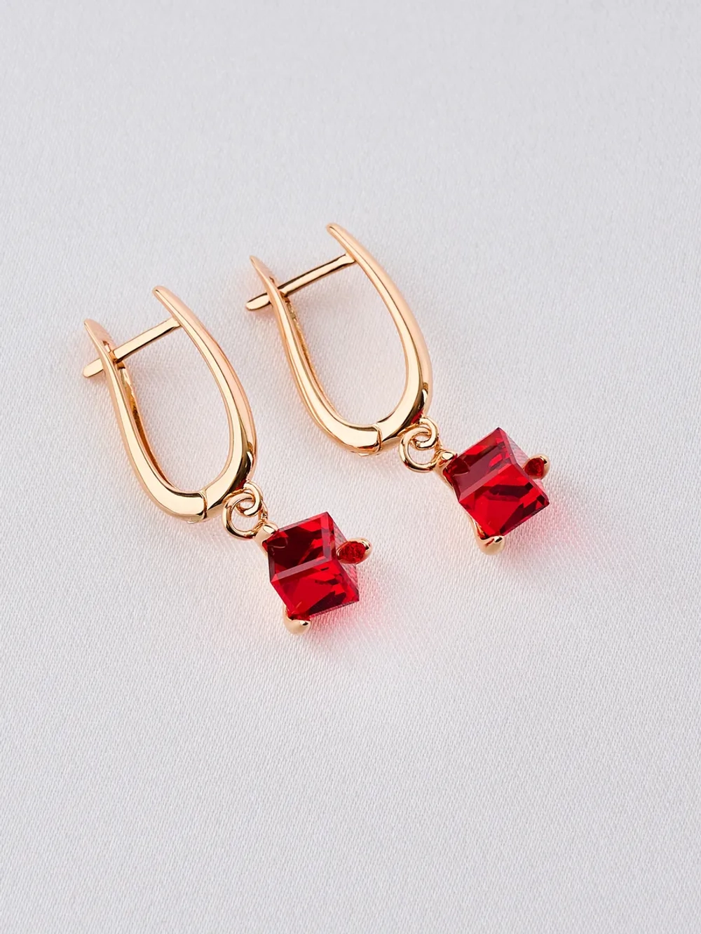 Серьги-подвески Миражи с красным кубиком Swarovski
