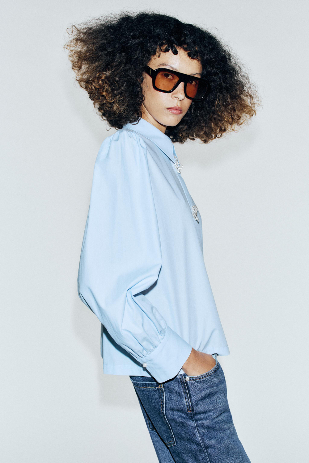 РУБАШКА ИЗ ПОПЛИНА С ЖЕМЧУЖНЫМИ ЦВЕТАМИ — ZARA