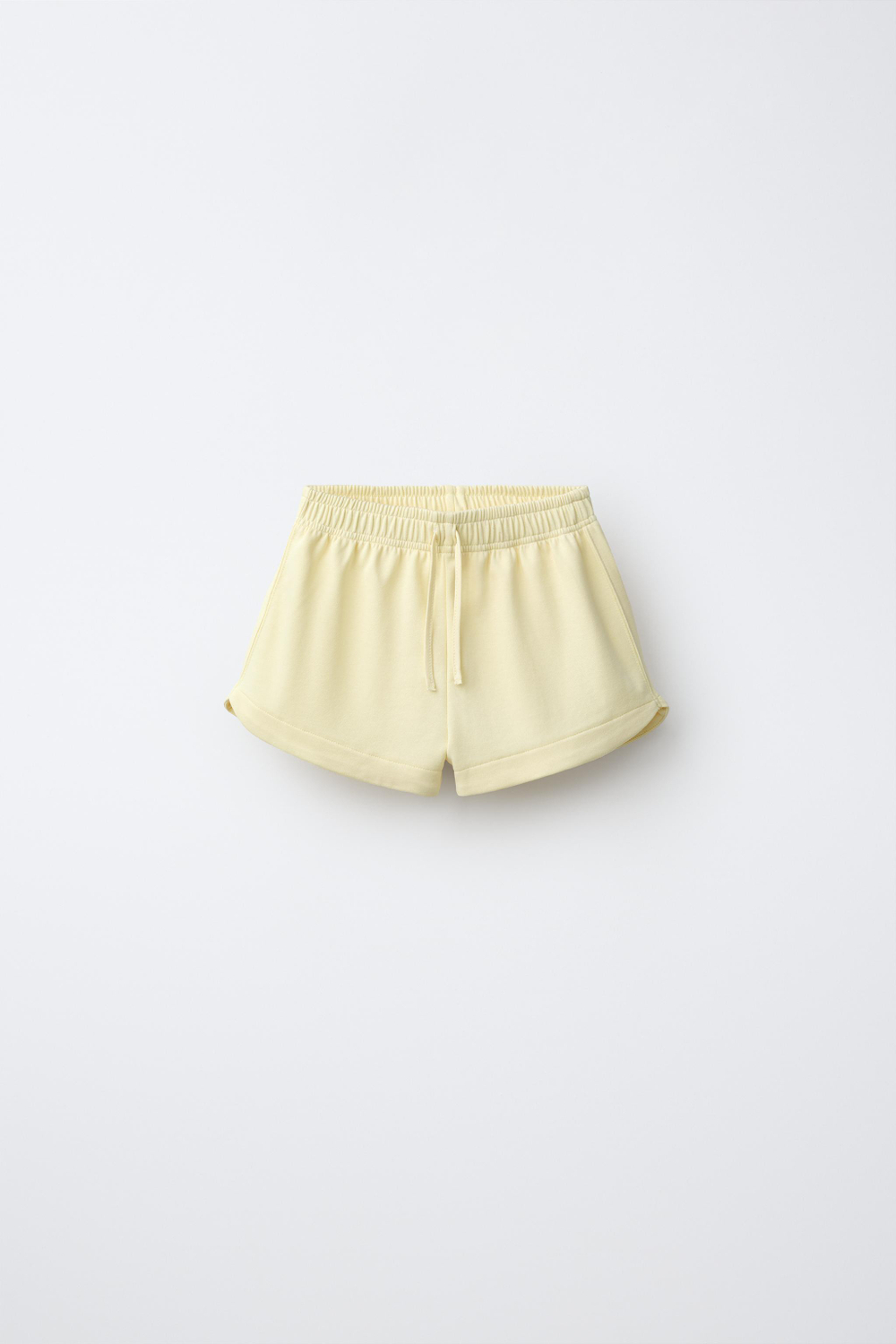 ZARA КОМПЛЕКТ ИЗ ФУТБОЛКИ И ШОРТОВ ИЗ ИНТЕРЛОКА, ЖЕЛТЫЙ