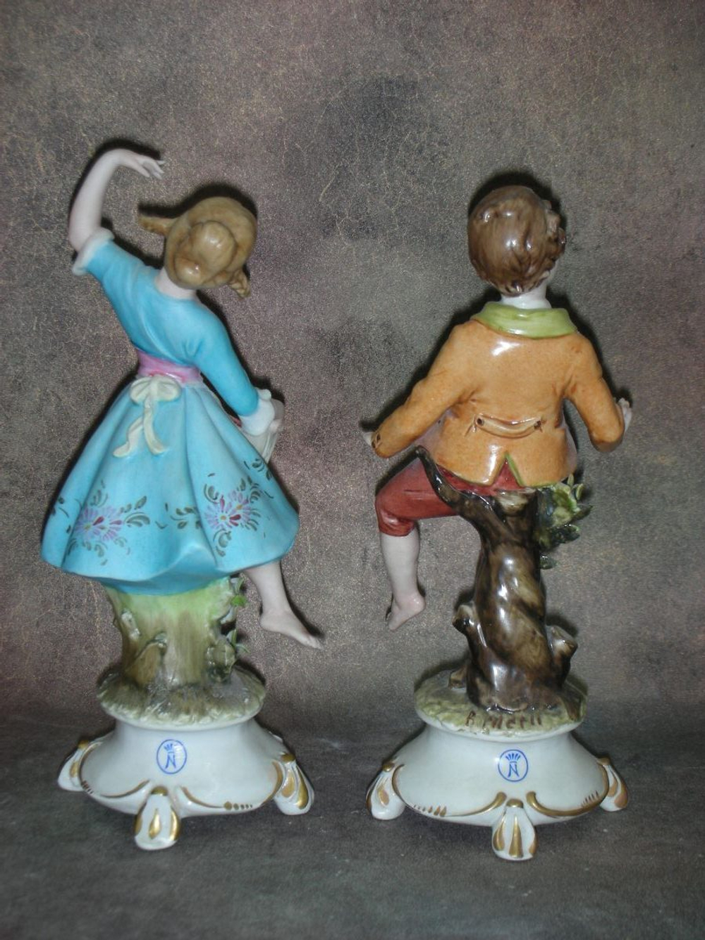 Статуэтка. Фарфор. Детский танец пара. Capodimonte. Италия