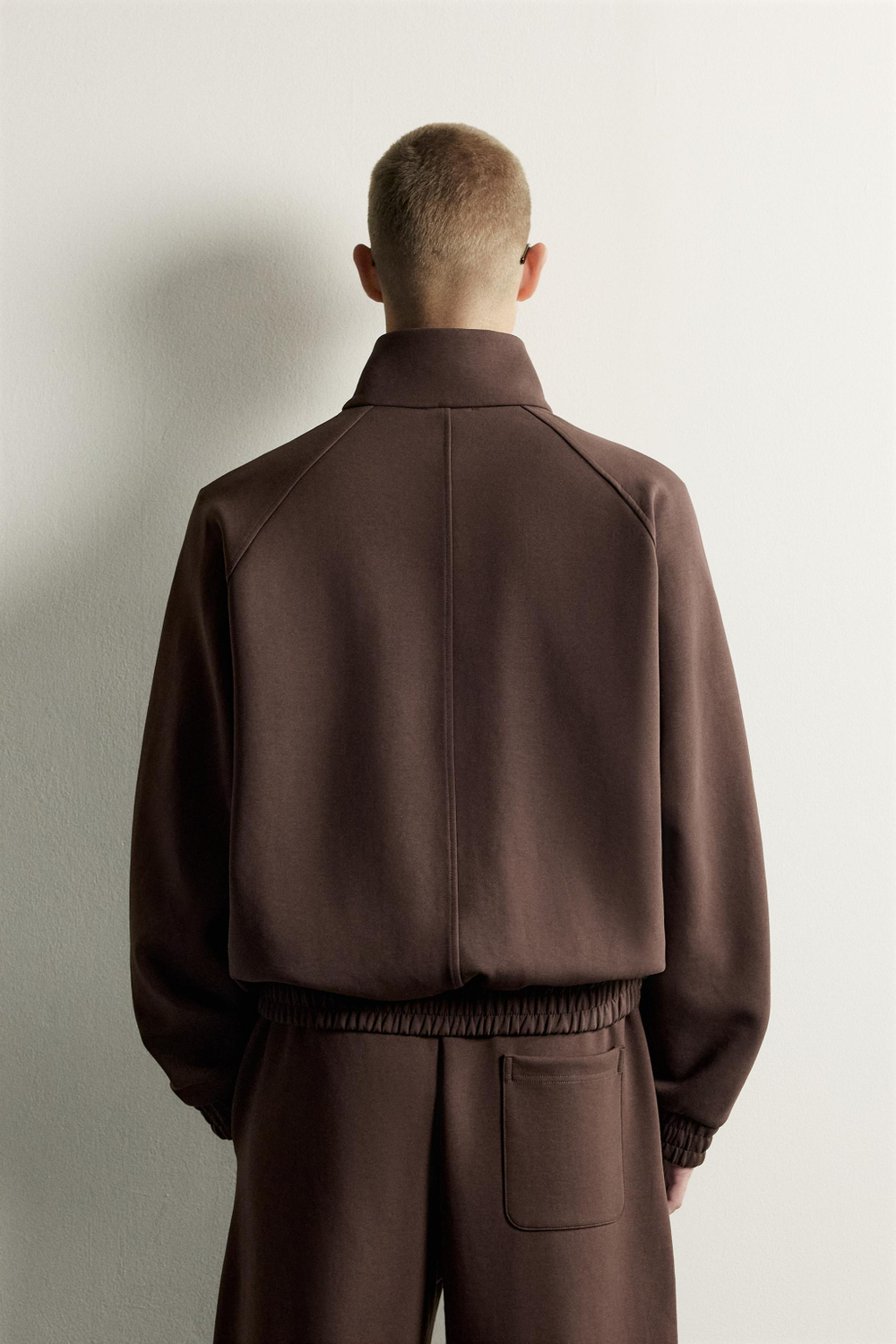 СПОРТИВНАЯ ТОЛСТОВКА НА КОНТРАСТНОЙ МОЛНИИ — ZARA