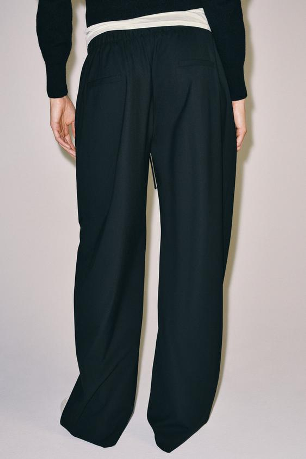ZARA БРЮКИ СО СКЛАДКАМИ — ZW COLLECTION, ЧЕРНЫЙ